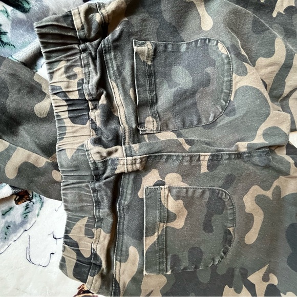 Cargo pants - fit like a 28 - Picture 4 of 5